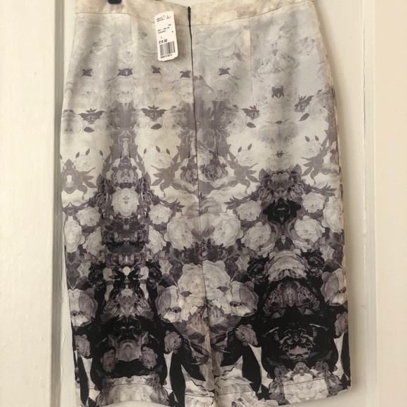 Forever XXI Floral Pencil Skirt brand new! - Picture 2 of 2